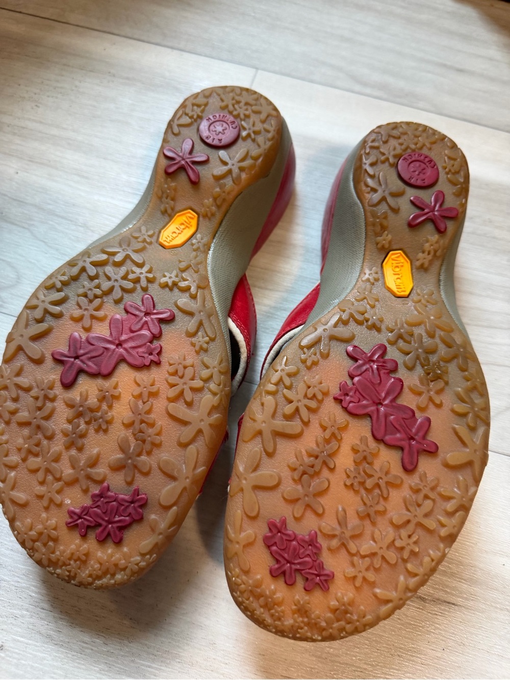 Lot of 3 well worn Women’s Shoes 6.5-7.5 - Picture 9 of 14